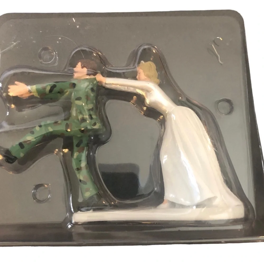 Wilton Wedding Cake Topper Camo Military Bride Groom Funny Novelty 4.5”HX5.5L